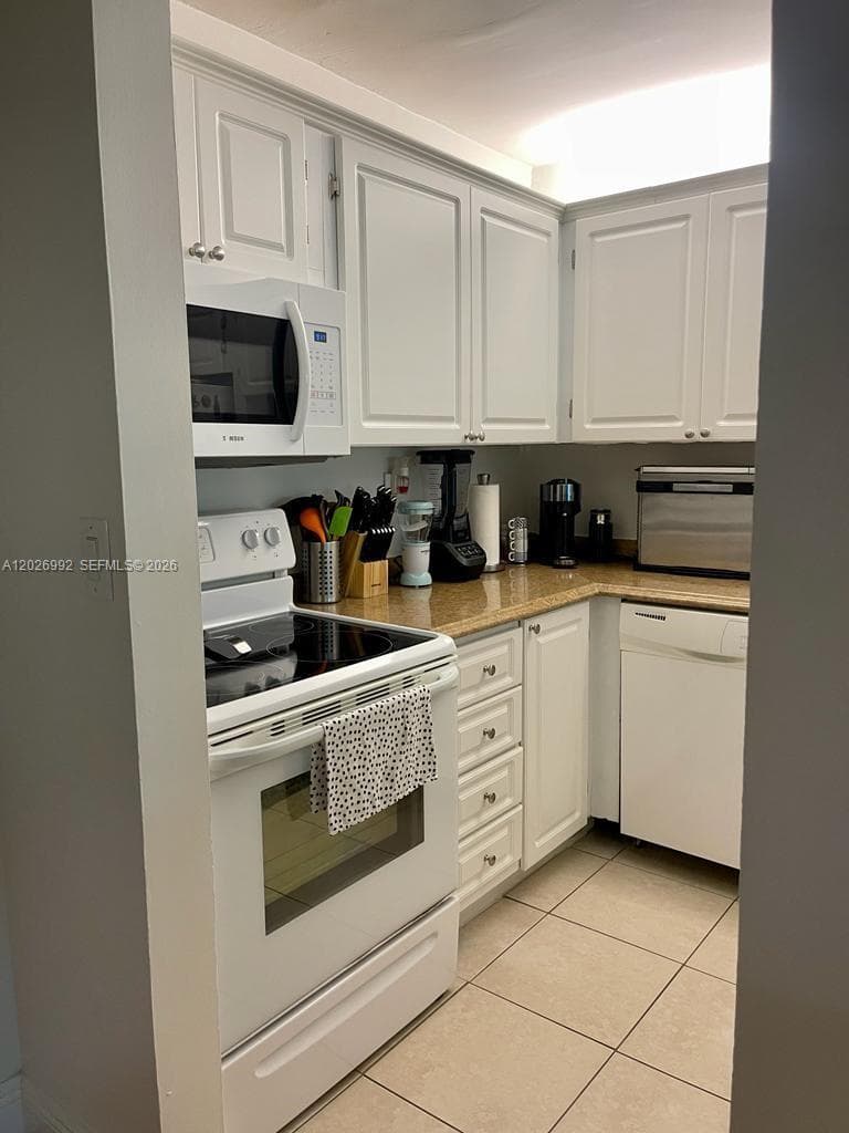 301 Racquet Club Rd # 305, Weston FL 33326 photo 5