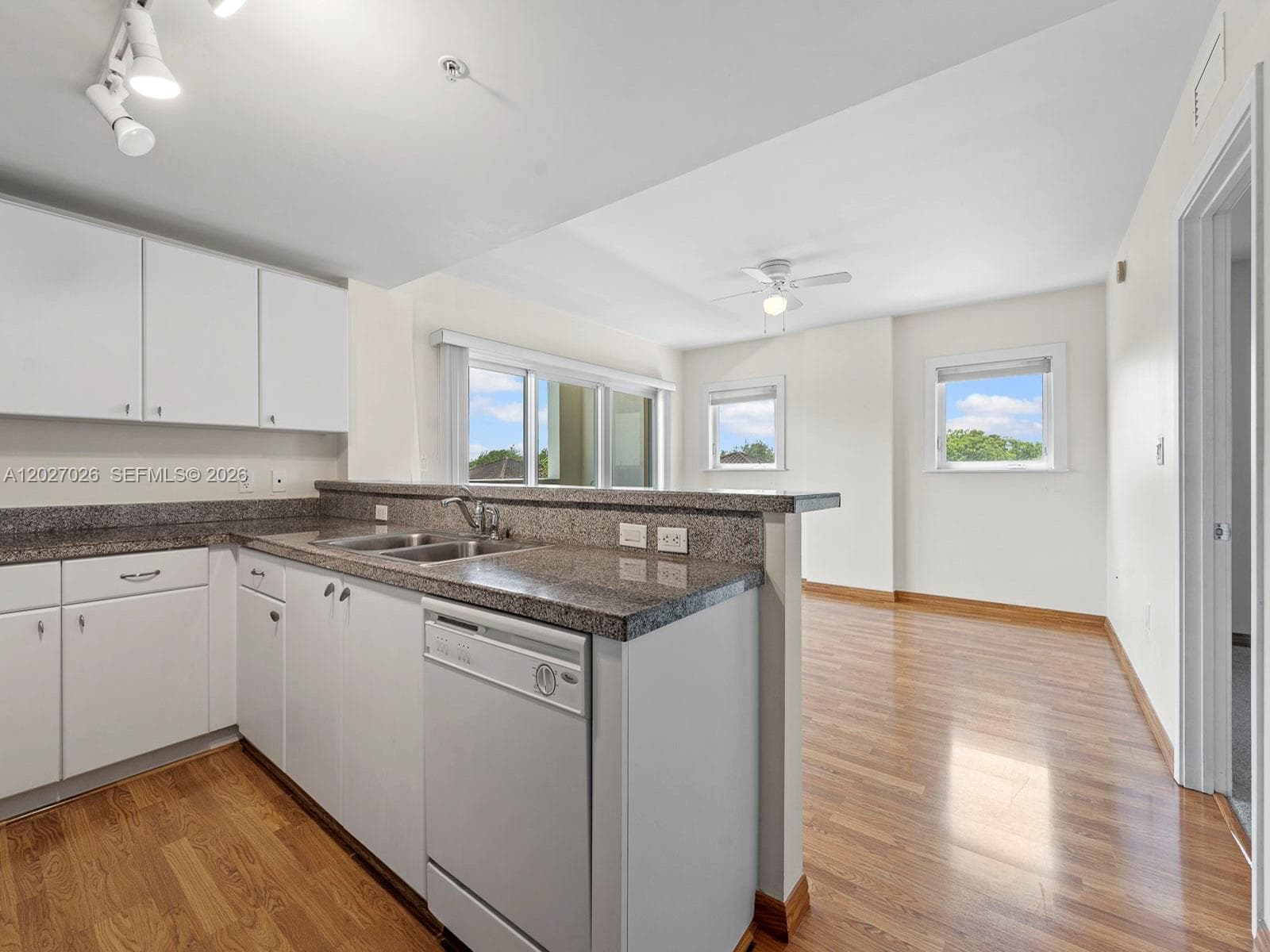 2740 SW 28th Ter # 508, Miami FL 33133 photo 4