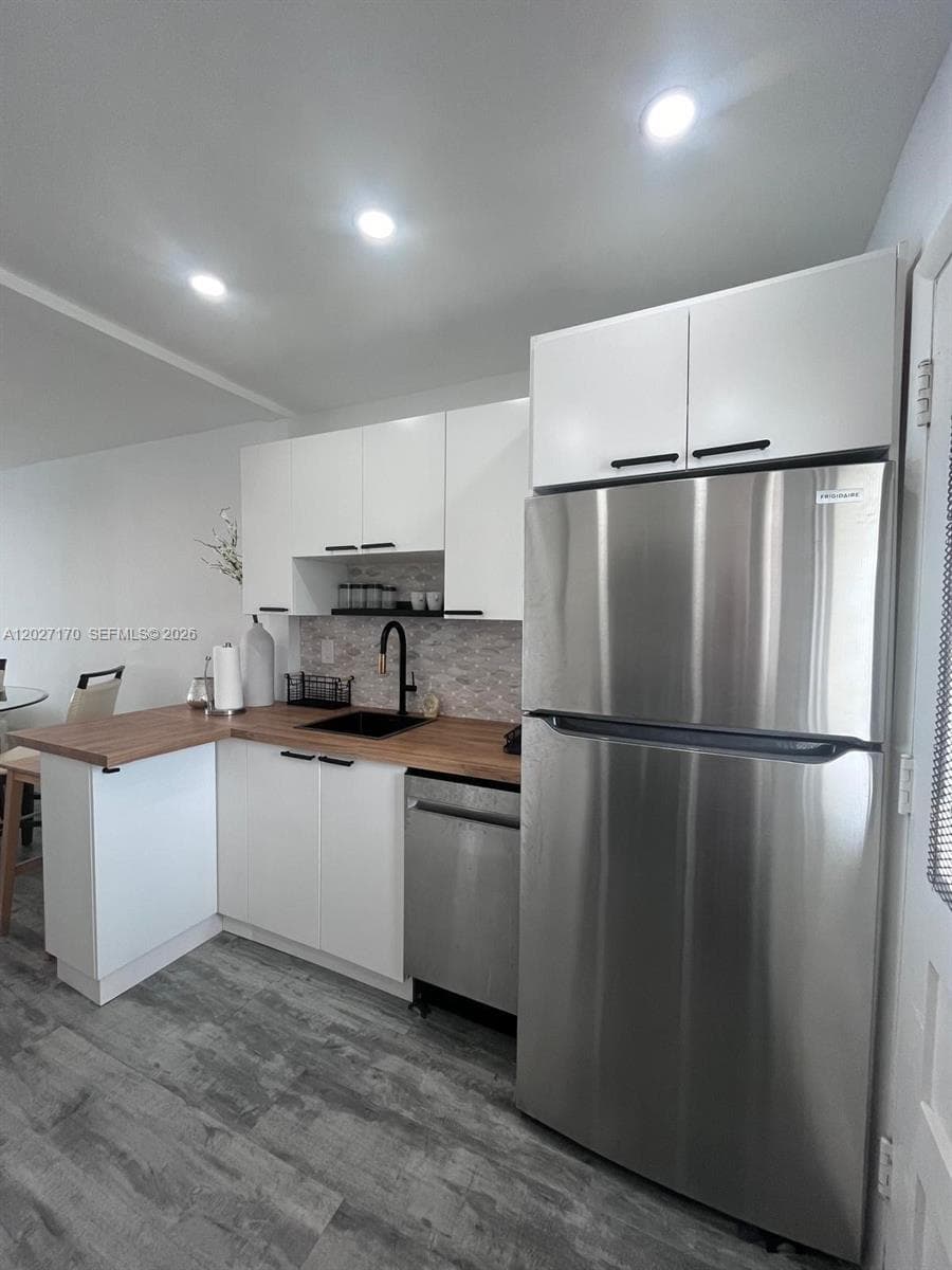 2910 Point East Dr # M609, Aventura FL 33160 photo 3