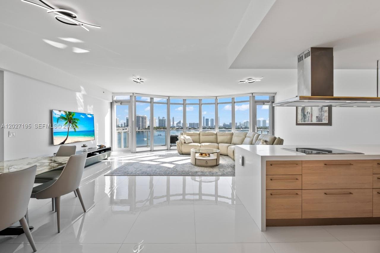 17301 Biscayne Blvd # 811, North Miami Beach FL 33160 photo 2