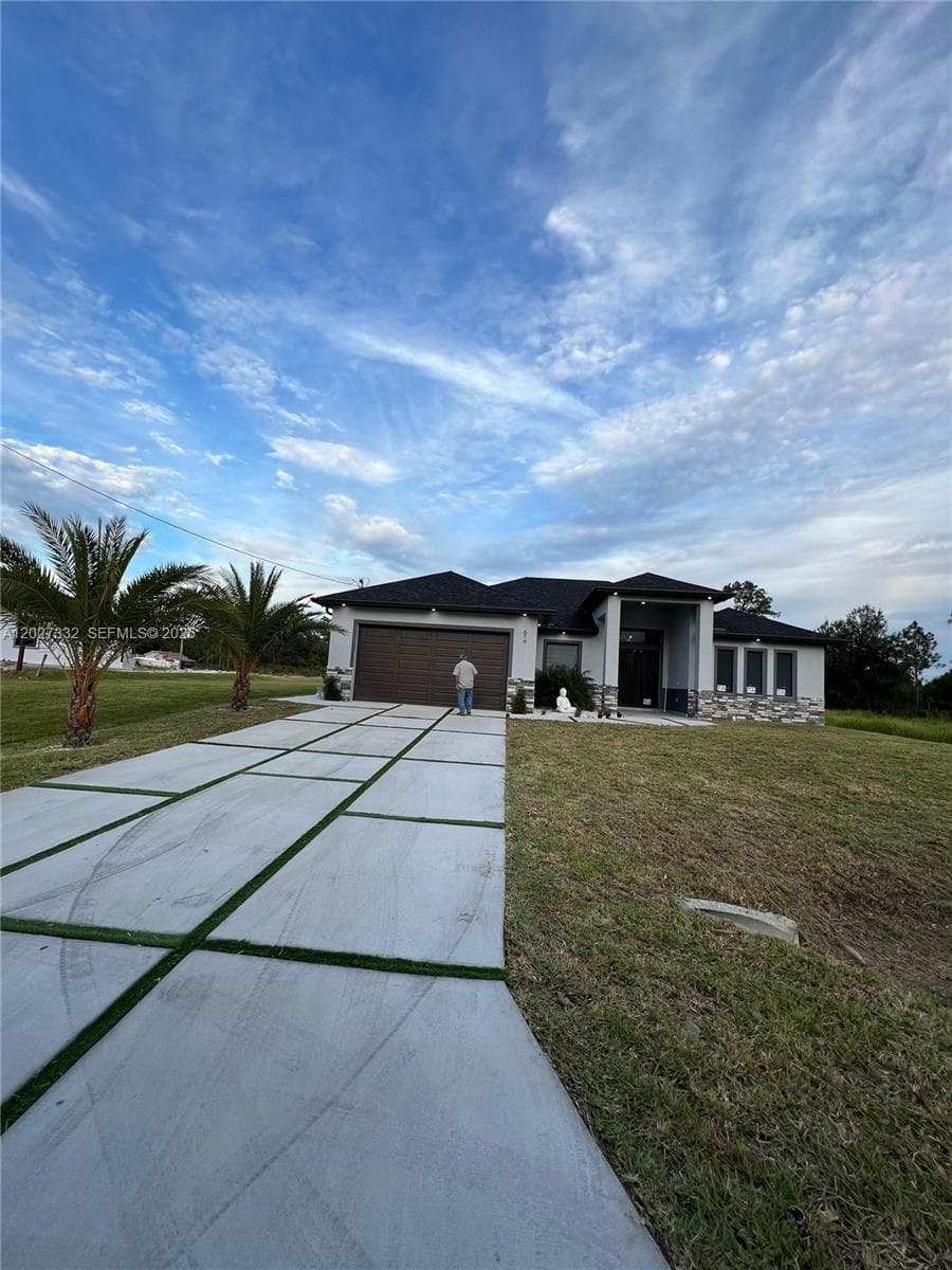 616 Maple Ave N, Lehigh Acres FL 33972 photo 5