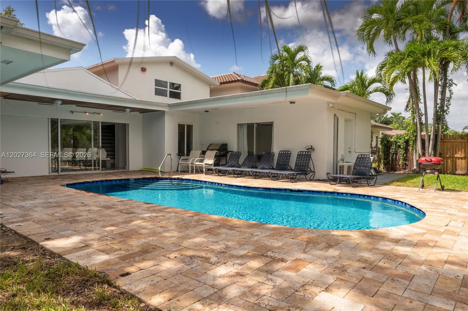2555 NE 202nd St, Miami FL 33180 photo 2