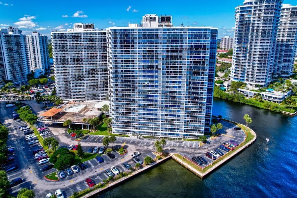 20505 E Country Club Dr # 143, Aventura FL 33180 photo 2