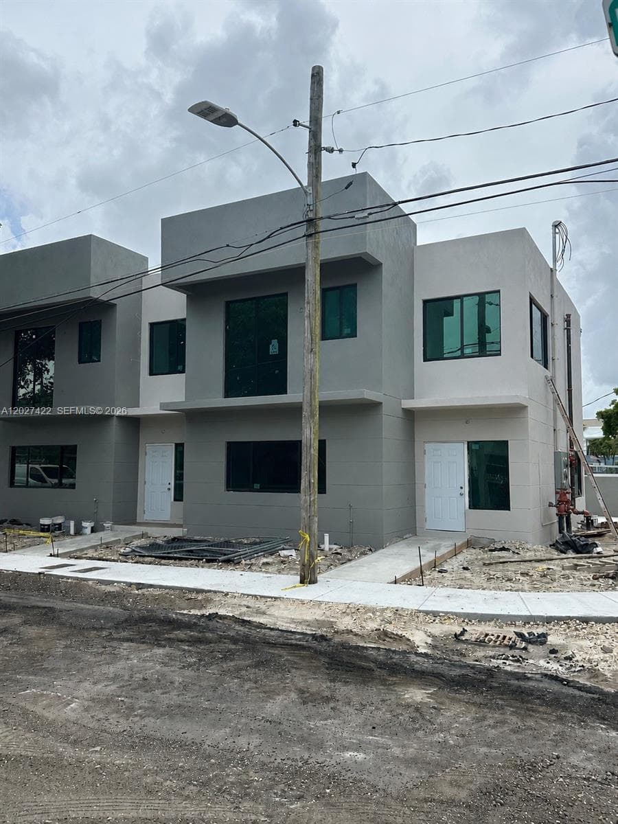 6480 NE 1st Ave, Miami FL 33150 photo 3