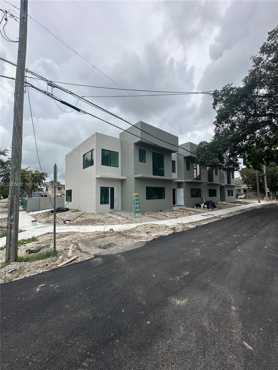 6480 NE 1st Ave, Miami FL 33150 photo 4