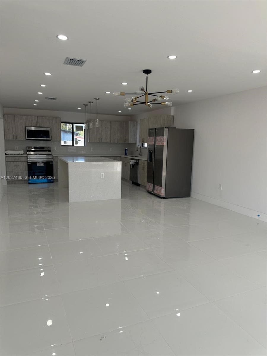 2041 NW 190th Ter, Miami Gardens FL 33056 photo 2