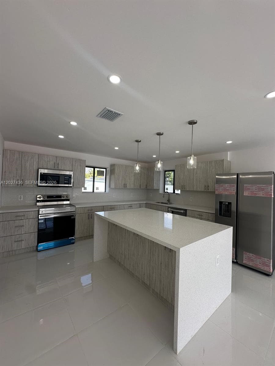 2041 NW 190th Ter, Miami Gardens FL 33056 photo 5