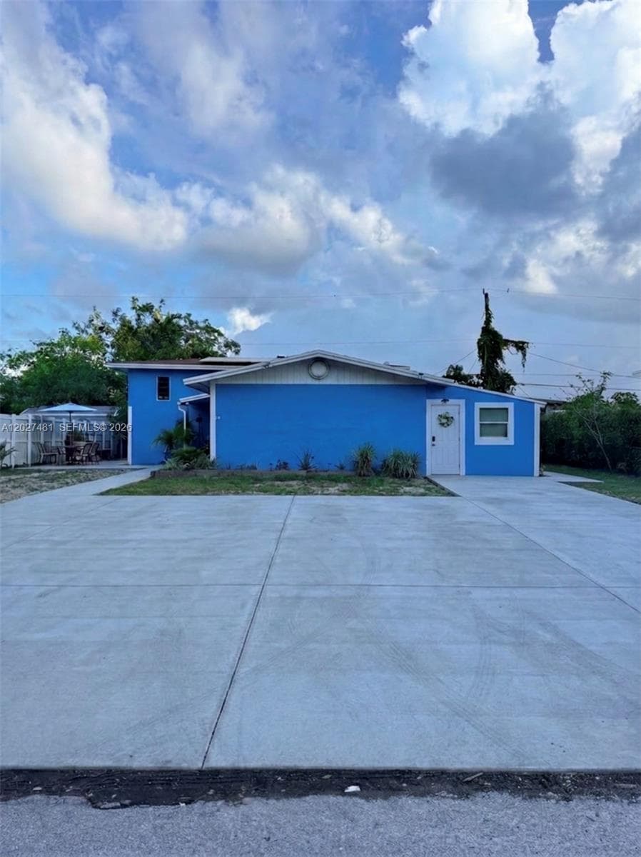 1300 NE 203rd St, Miami FL 33179 photo 2