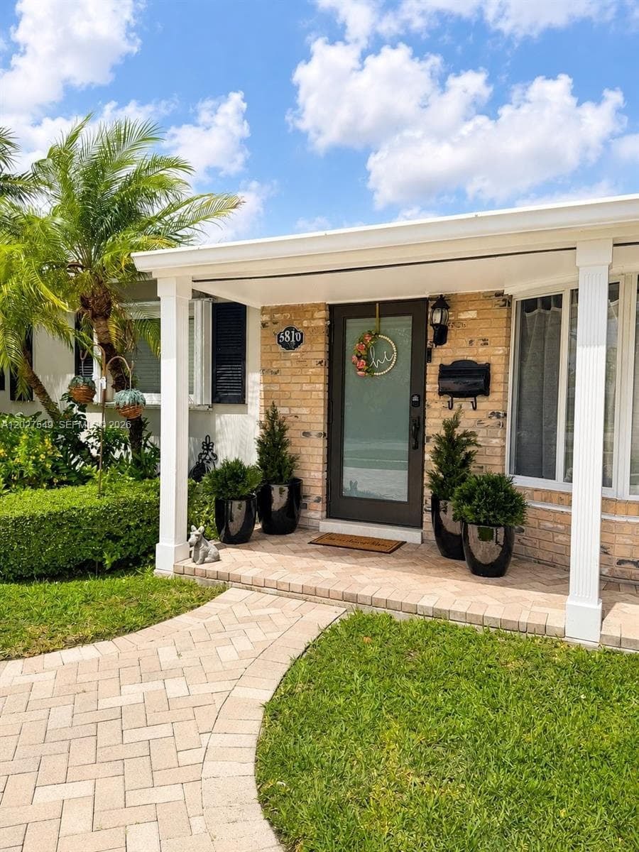 5810 SW 89th Court, Miami FL 33173 photo 2