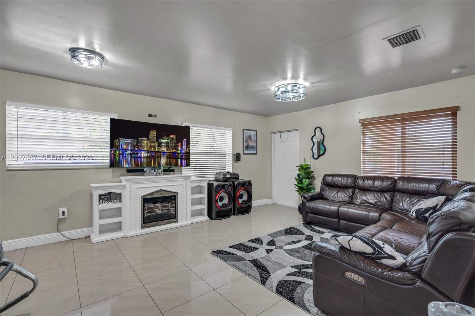 2986 NW 26th St, Miami FL 33142 photo 4