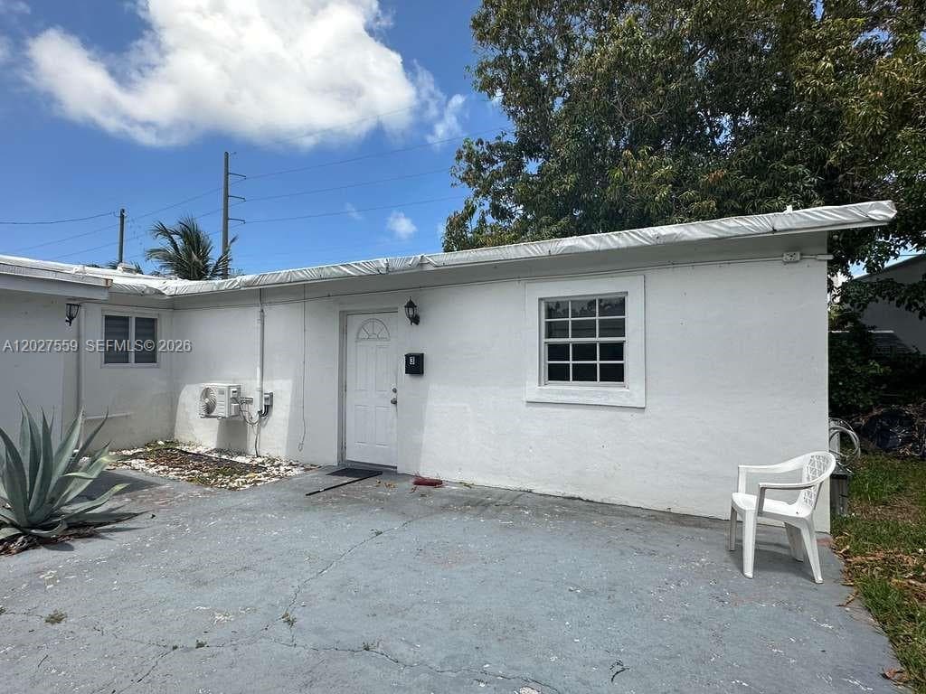 685 SW 7th Ter, Dania Beach FL 33004 photo 4