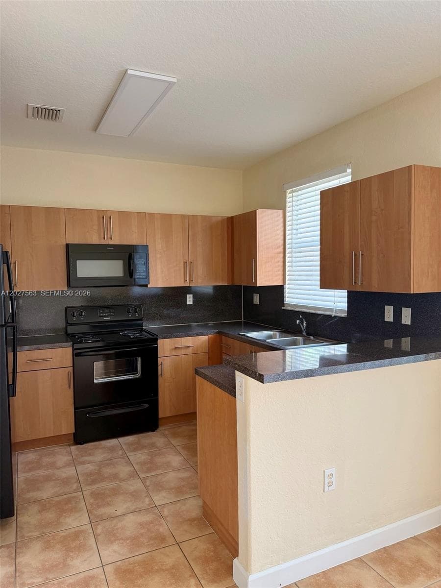 1498 SE 25th Ave, Homestead FL 33035 photo 3