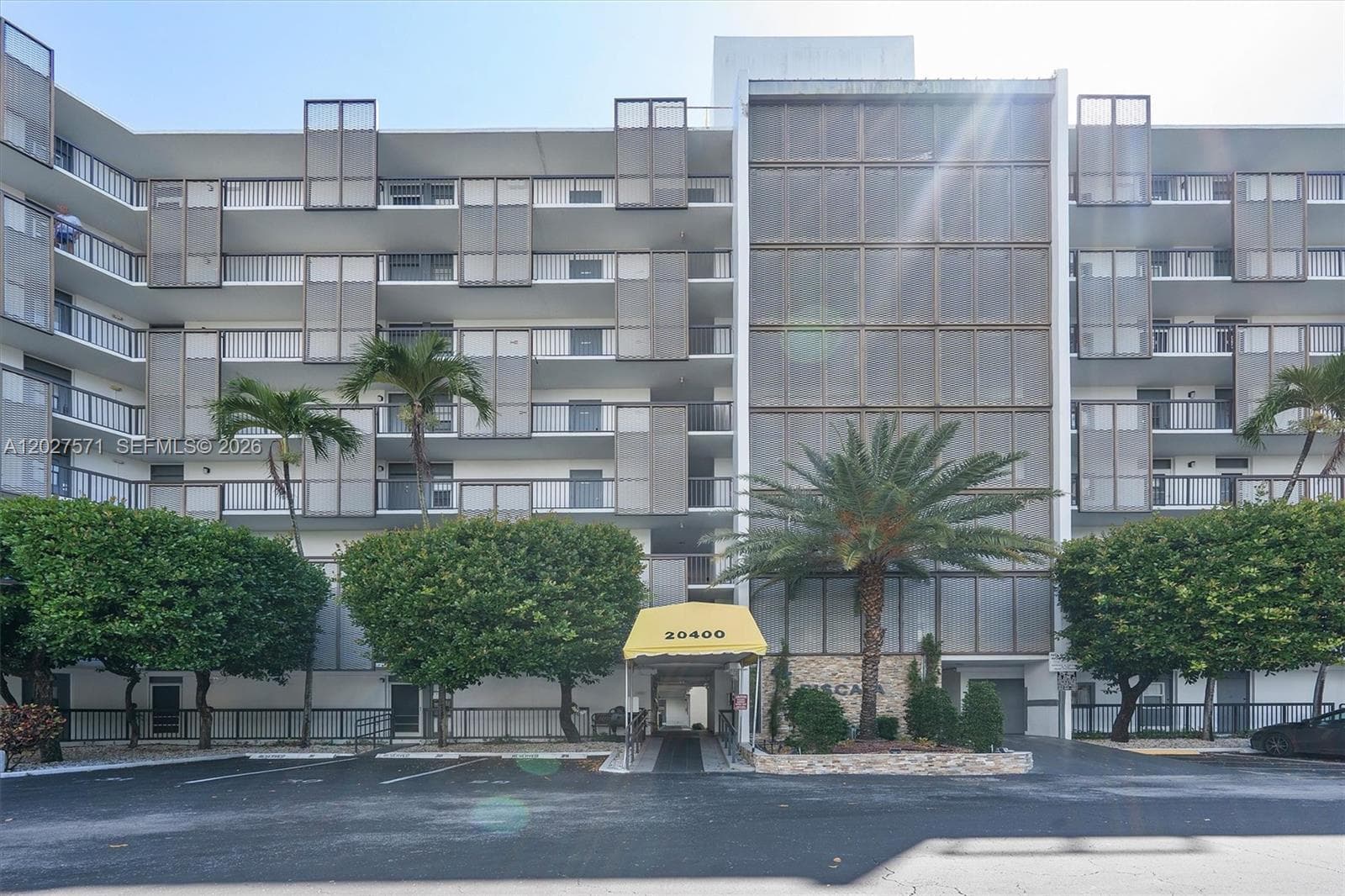 20400 W Country Club Dr # 214, Aventura FL 33180 photo 2
