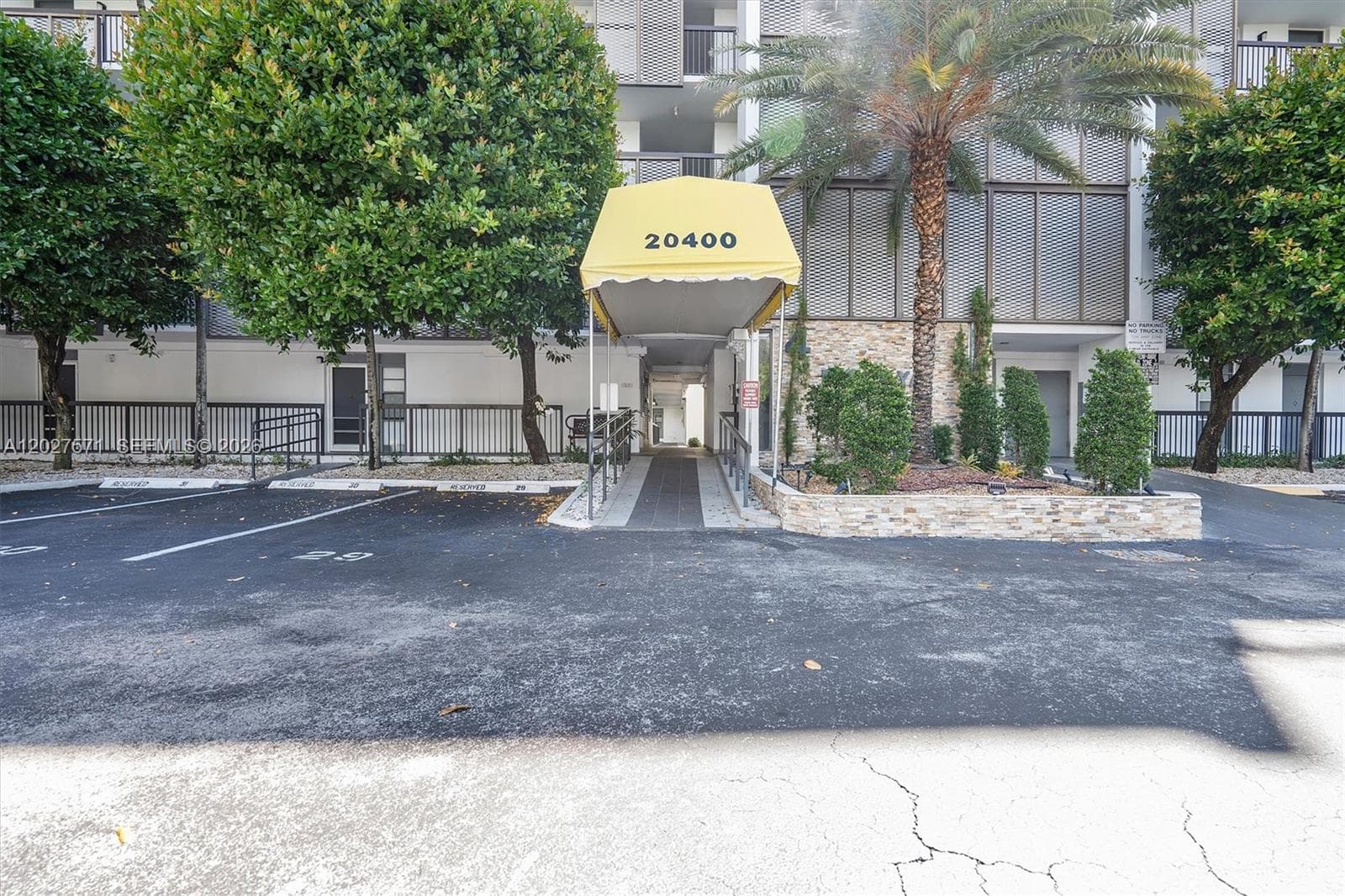 20400 W Country Club Dr # 214, Aventura FL 33180 photo 3