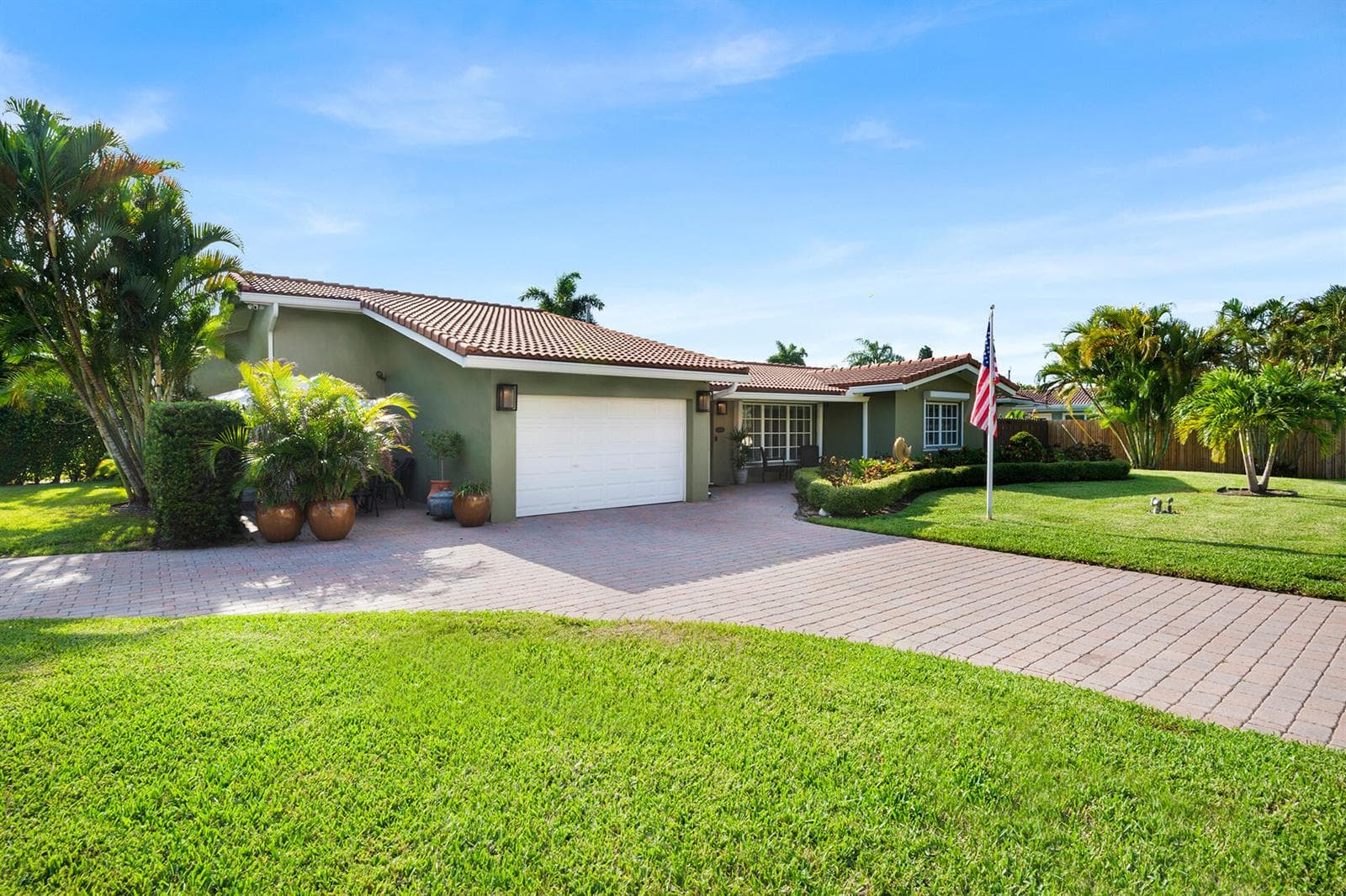1755 E Terra Mar Drive, Lauderdale By The Sea FL 33062 photo 2