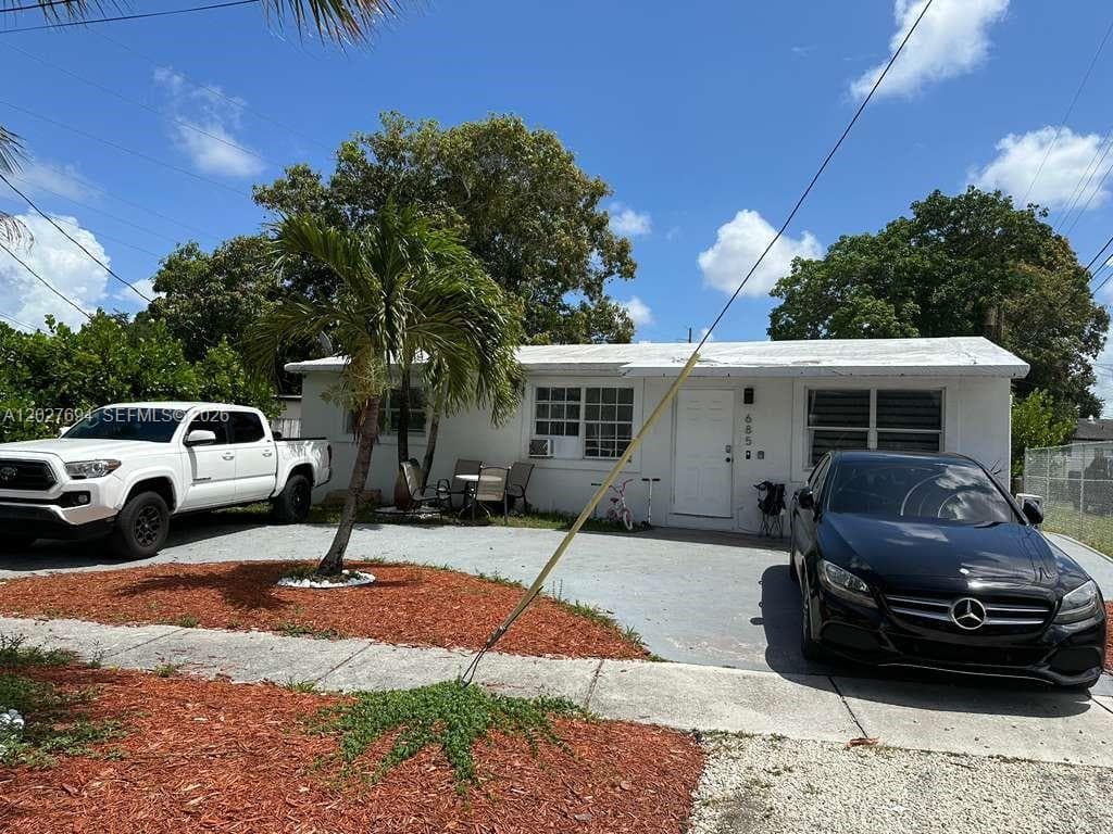 685 SW 7th Terr, Dania Beach FL 33004 photo 5