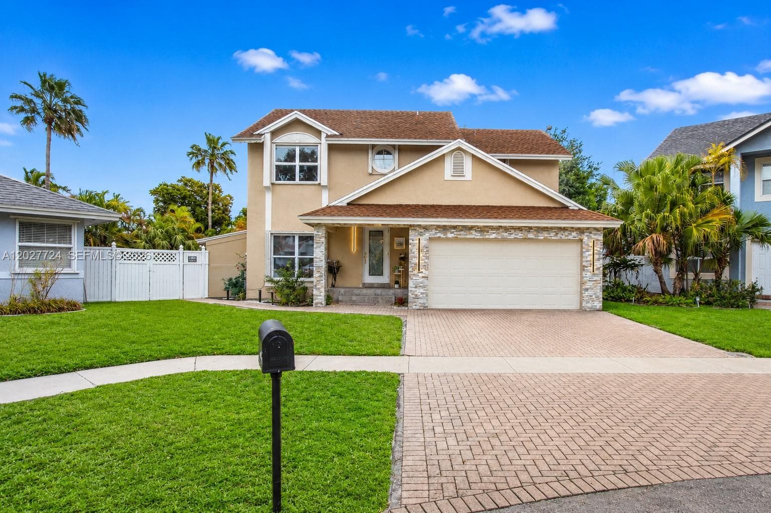 1051 SW 95th Ter, Pembroke Pines FL 33025 photo 2
