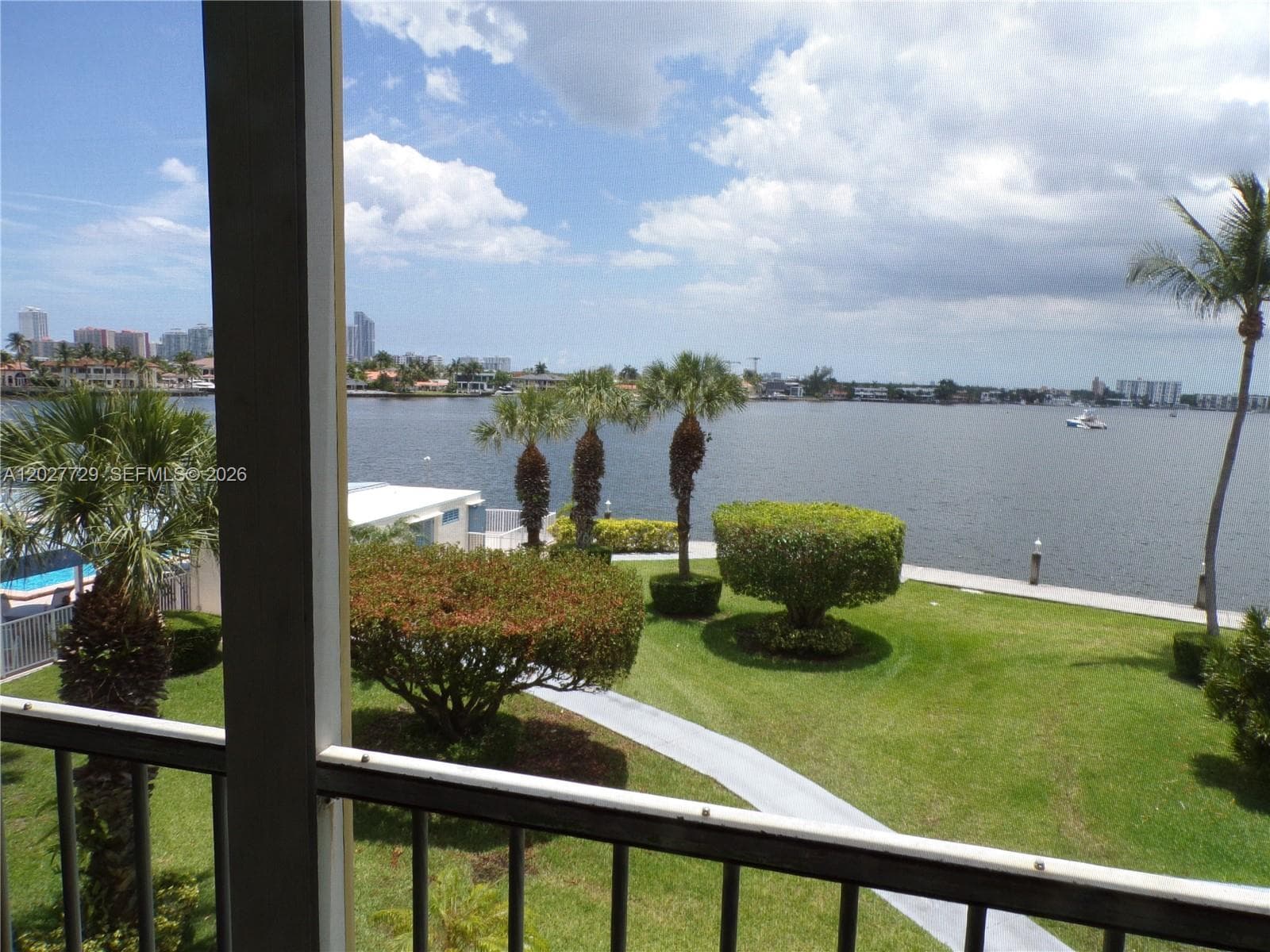 3010 Marcos Dr # R314, Aventura FL 33160 photo 3