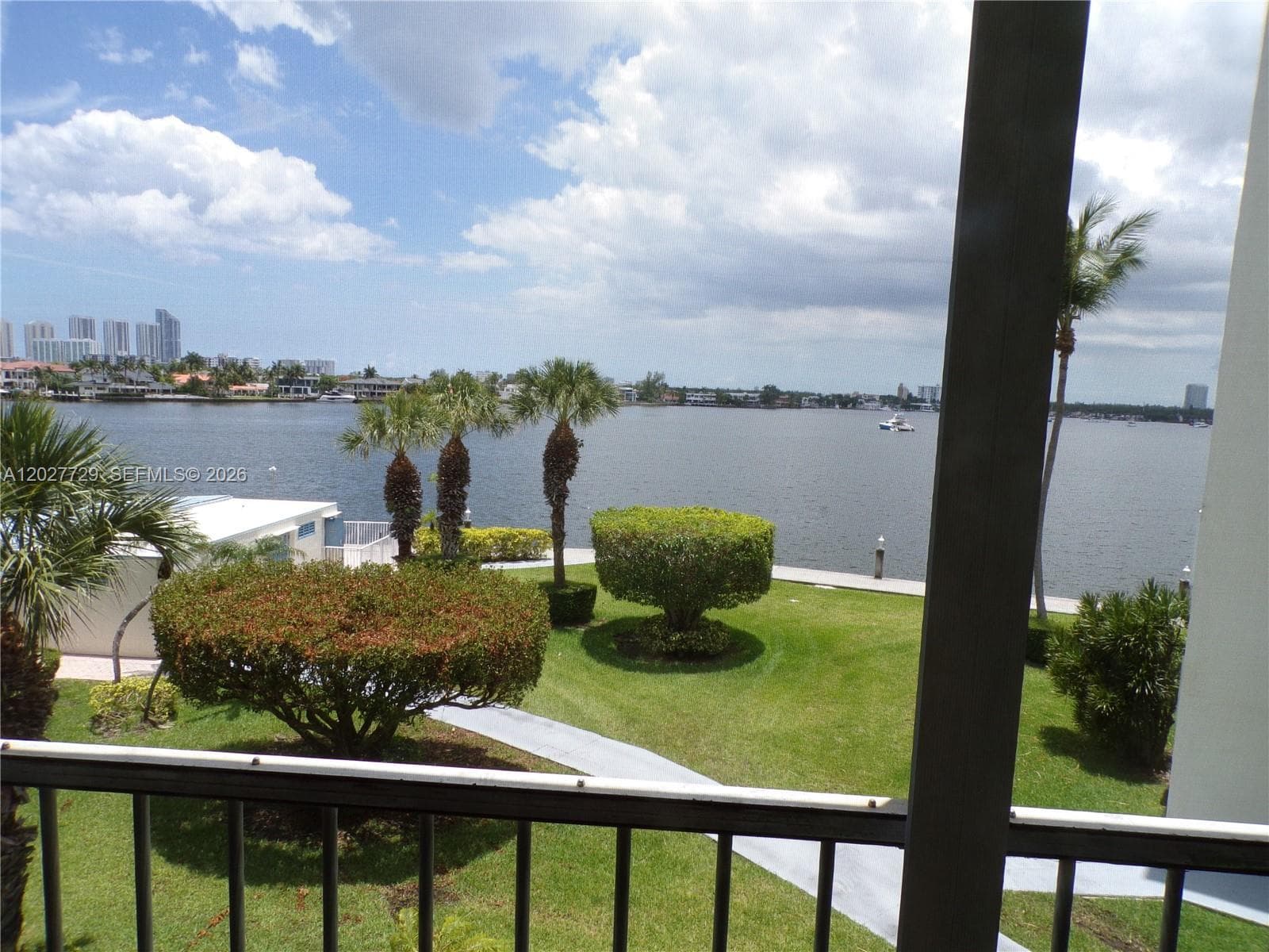 3010 Marcos Dr # R314, Aventura FL 33160 photo 5