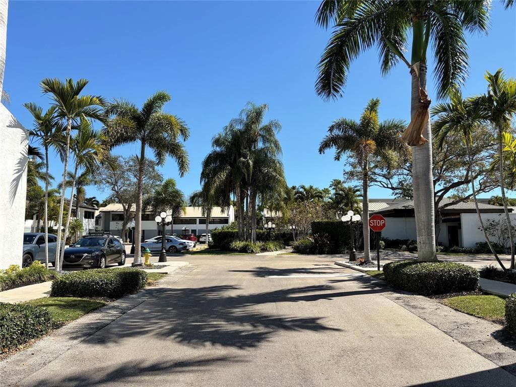 3900 NE 18th Avenue # 40h, Oakland Park FL 33334 photo 2