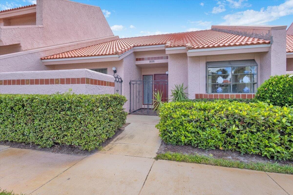 3535 SE Sandpiper Circle, Port St. Lucie FL 34952 photo 2
