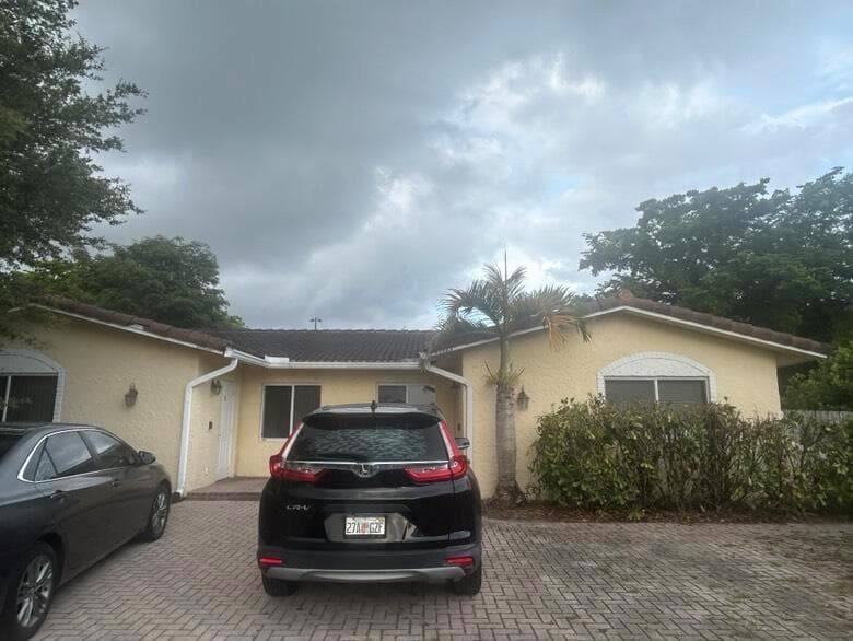 8362 NW 23rd Manor, Coral Springs FL 33065 photo 2