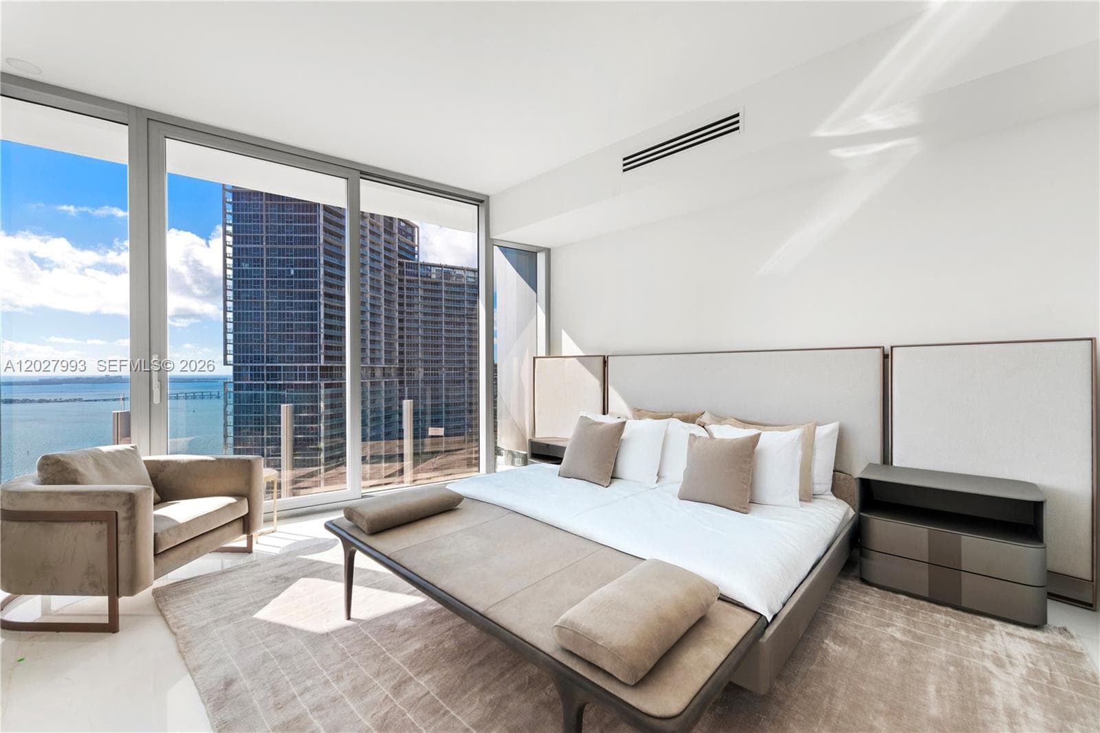 300 Biscayne Boulevard Way # 3905W, Miami FL 33131 photo 2