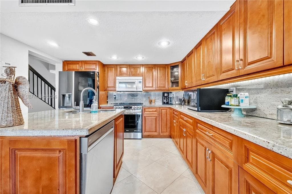 1490 Laguna Lane, Pembroke Pines FL 33026 photo 5