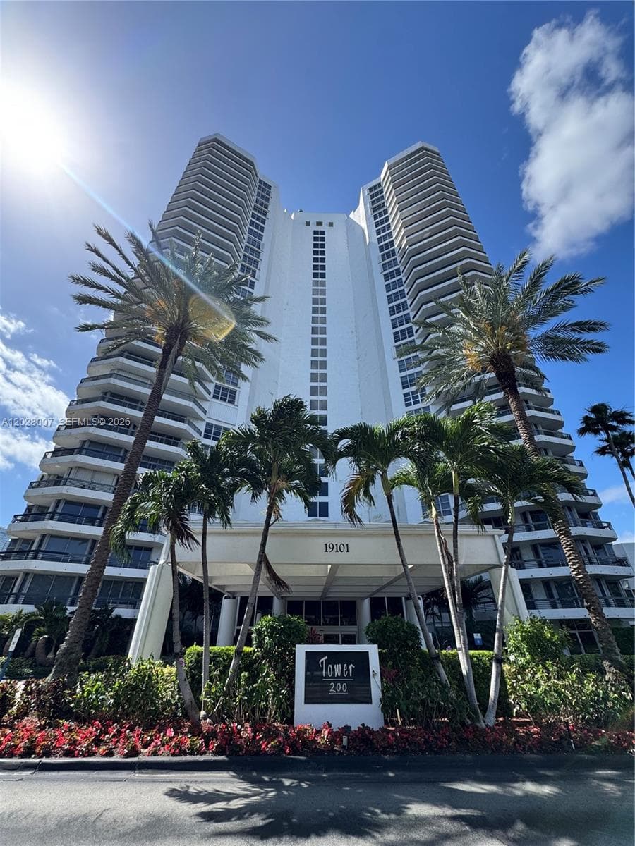 Mystic Pointe Tower 300 photo 2
