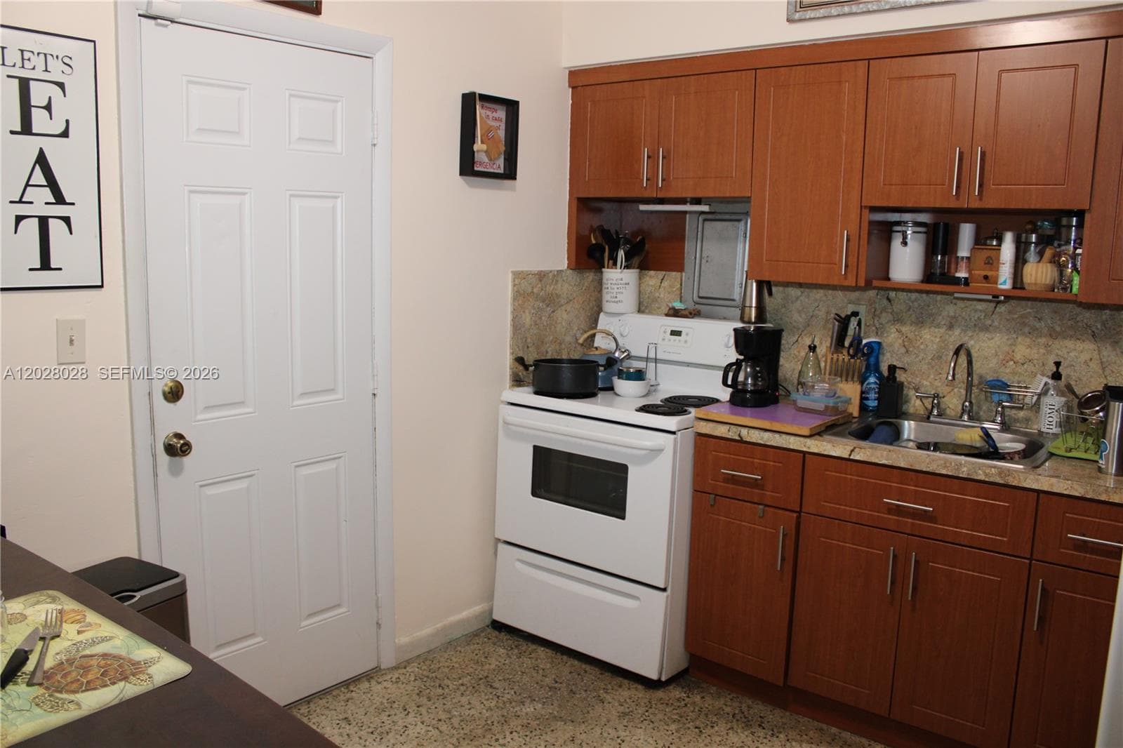 1022 NW 22nd Pl, Miami FL 33125 photo 4