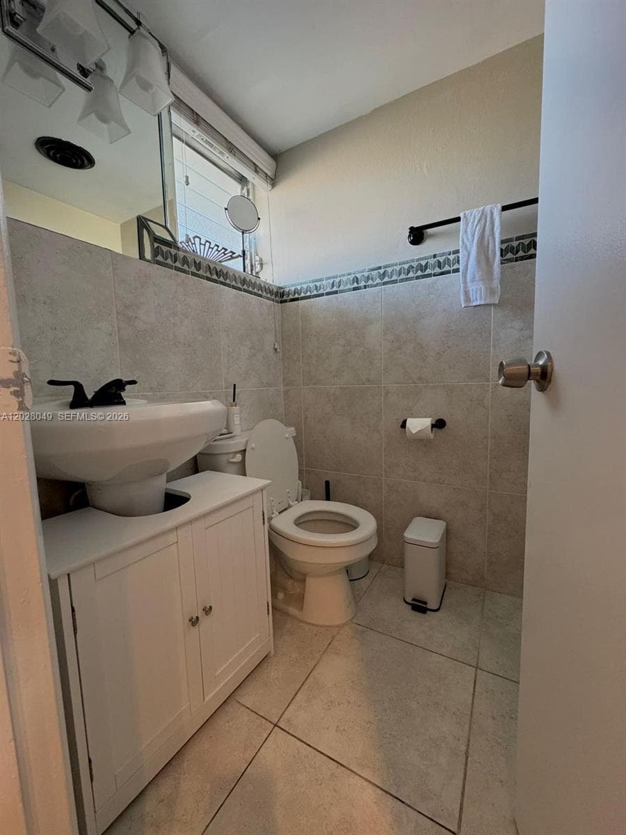 1530 NE 191st St # 241, Miami FL 33179 photo 4