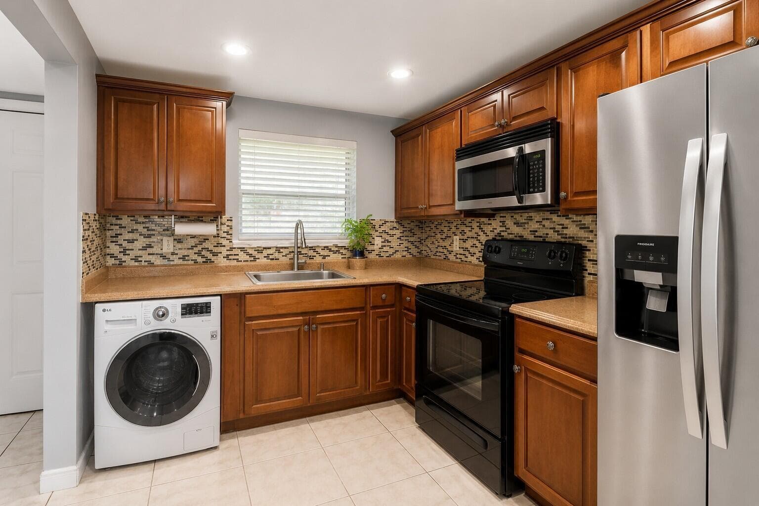 2750 W Sunrise Lakes Drive W # 112, Sunrise FL 33322 photo 3