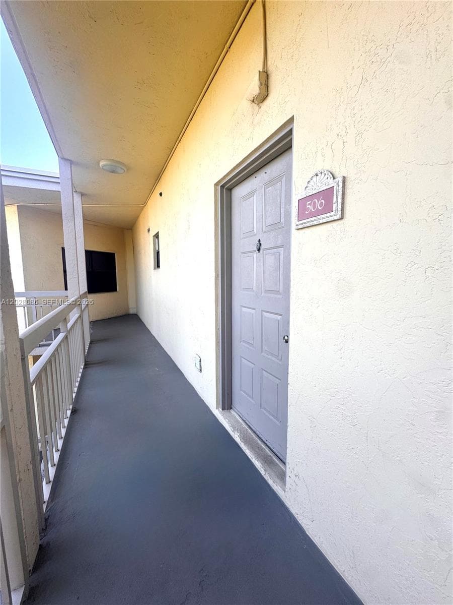 8290 Lake Dr # 506, Doral FL 33166 photo 3