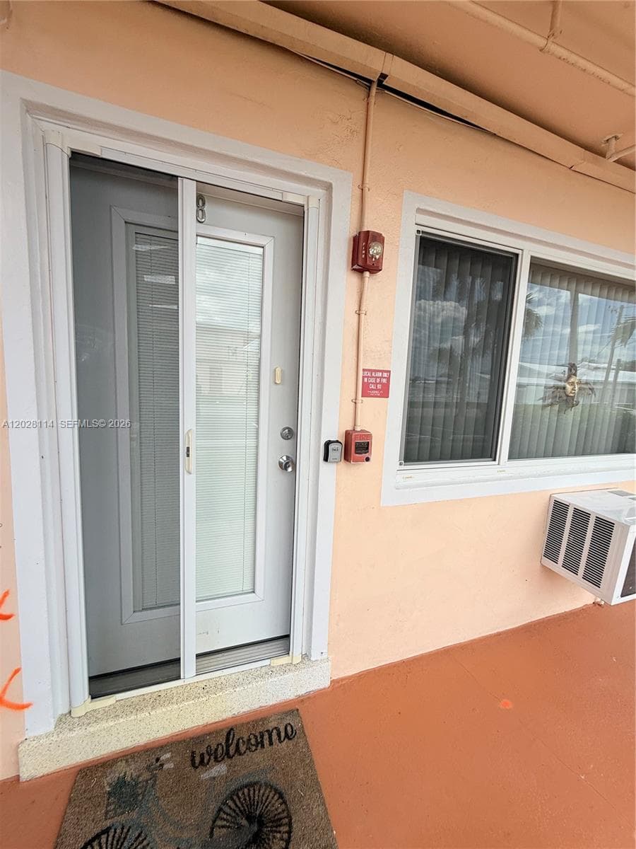 725 SW 11 Ave # F8, Hallandale Beach FL 33009 photo 3