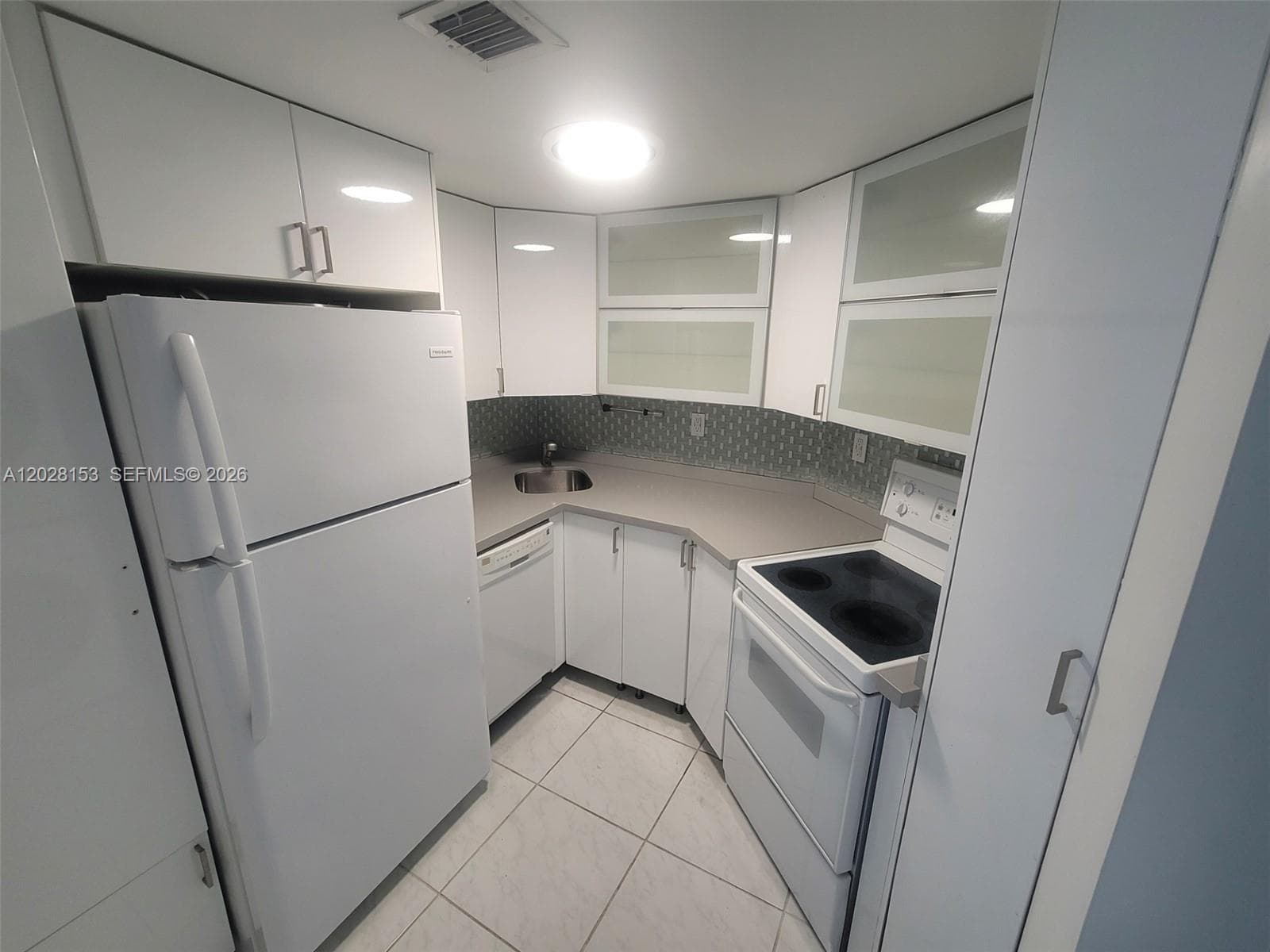 2600 Collins Ave # 411, Miami Beach FL 33140 photo 2