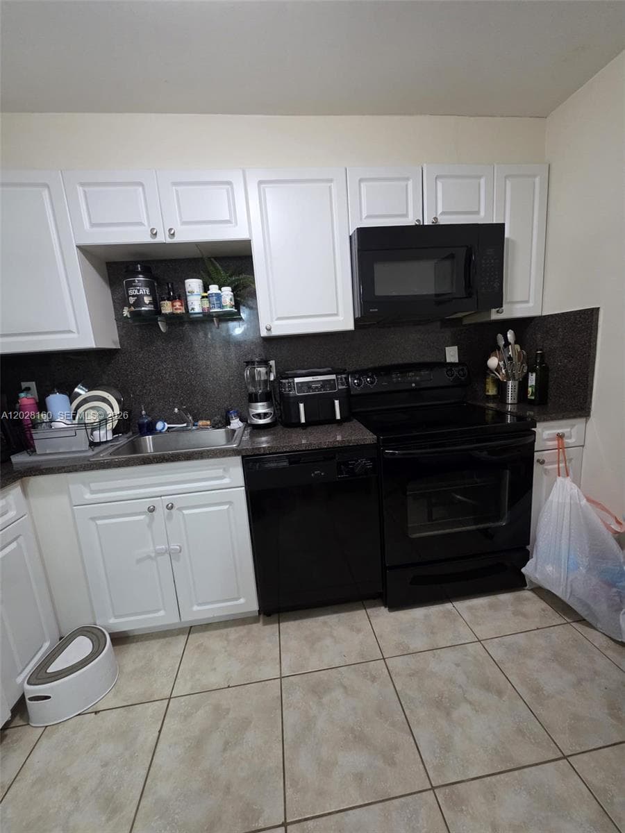 450 Commodore Dr # 108, Plantation FL 33325 photo 3
