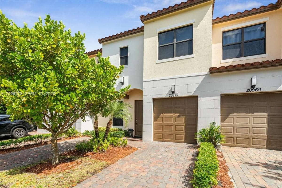 20975 NW 1st Ct, Pembroke Pines FL 33029 photo 2