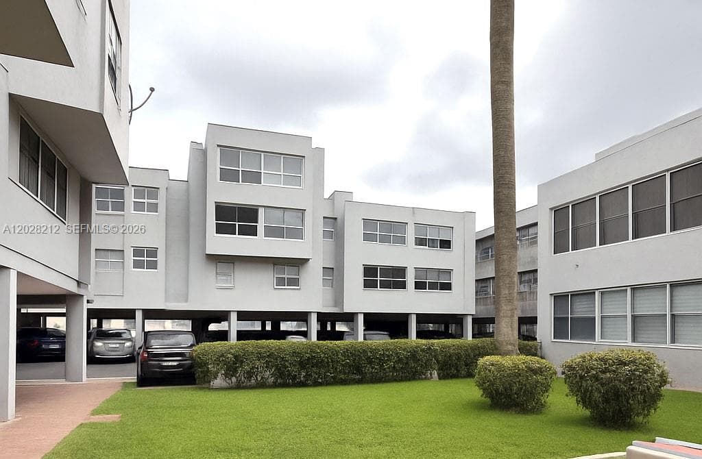 1555 W 44th Pl # 203, Hialeah FL 33012 photo 3