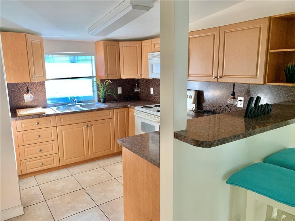 623 SW 5th Avenue, Fort Lauderdale FL 33315 photo 2