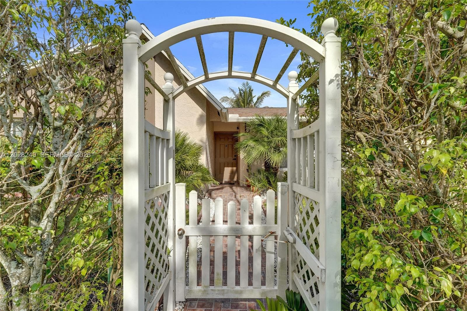 417 SE 4th St, Dania Beach FL 33004 photo 4
