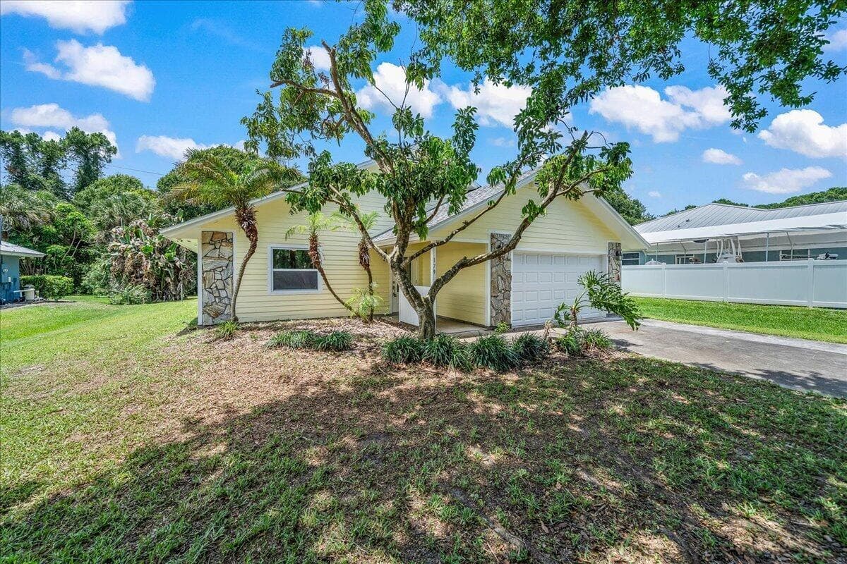 179 Filbert Street, Sebastian FL 32958 photo 2