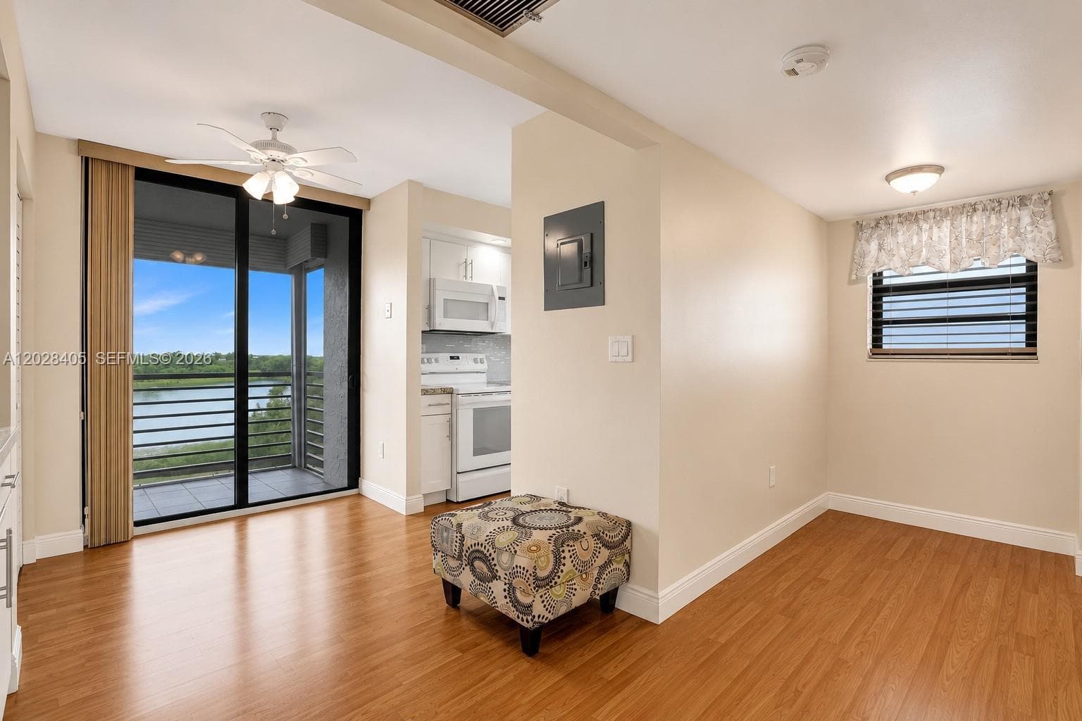 901 Colony Point Cir # 501, Pembroke Pines FL 33026 photo 3