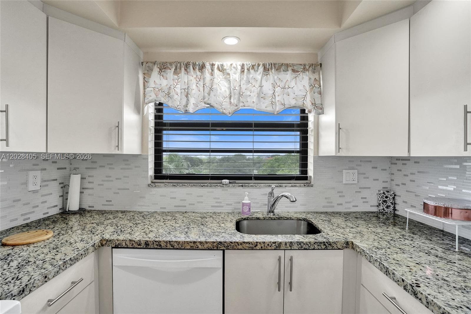 901 Colony Point Cir # 501, Pembroke Pines FL 33026 photo 5