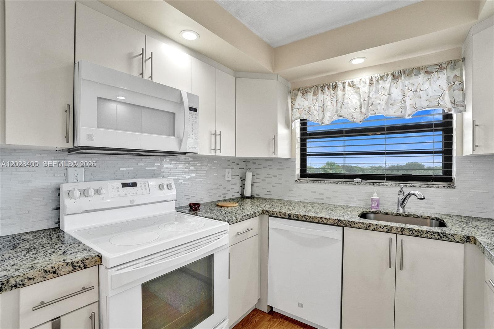 901 Colony Point Cir # 501, Pembroke Pines FL 33026 photo 4