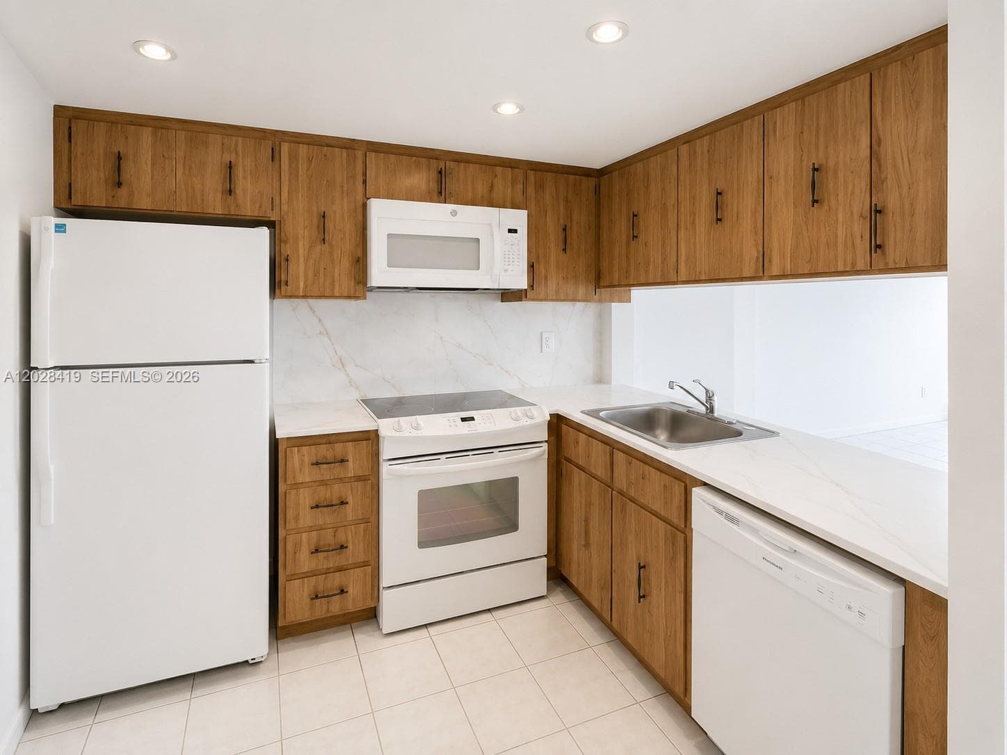 16465 NE 22nd Avenue # 206, North Miami Beach FL 33160 photo 4