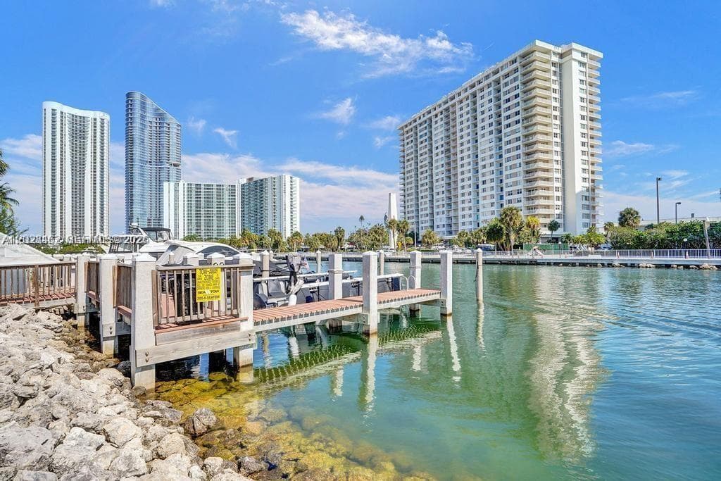 400 Kings Point Dr # 104, Sunny Isles Beach FL 33160 photo 3