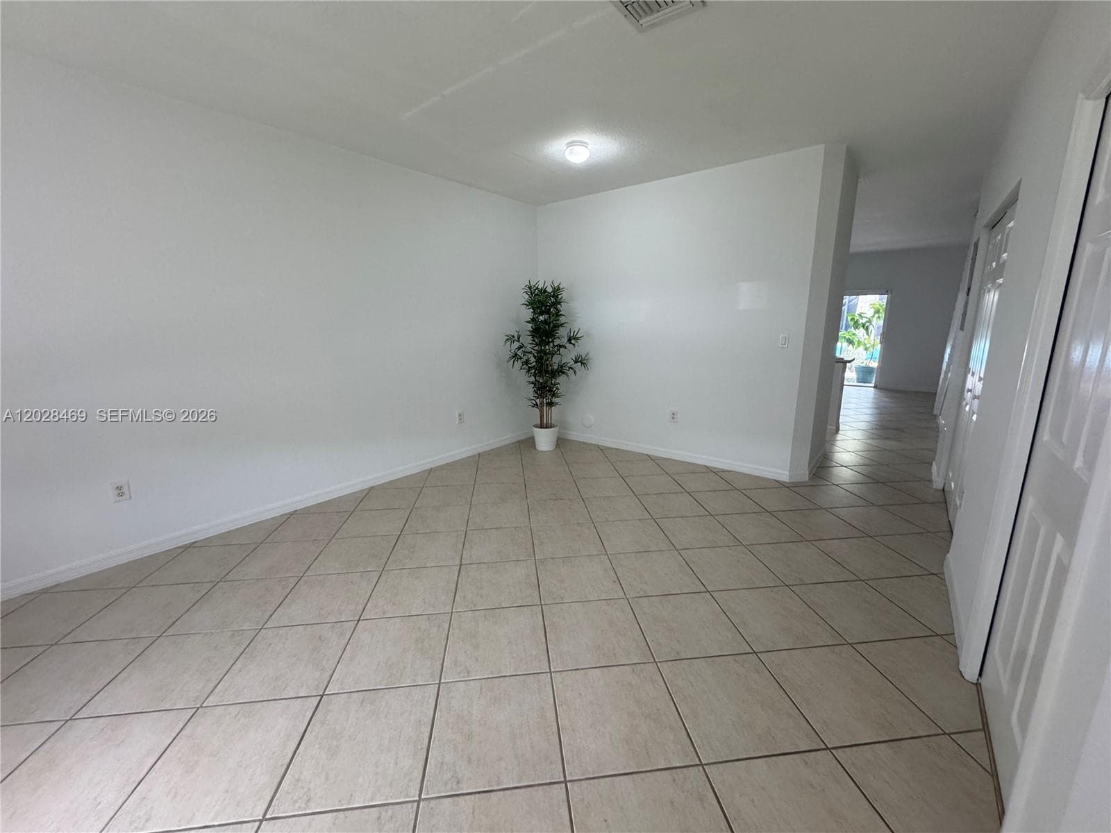 5743 NW 114th Path # 106, Doral FL 33178 photo 3