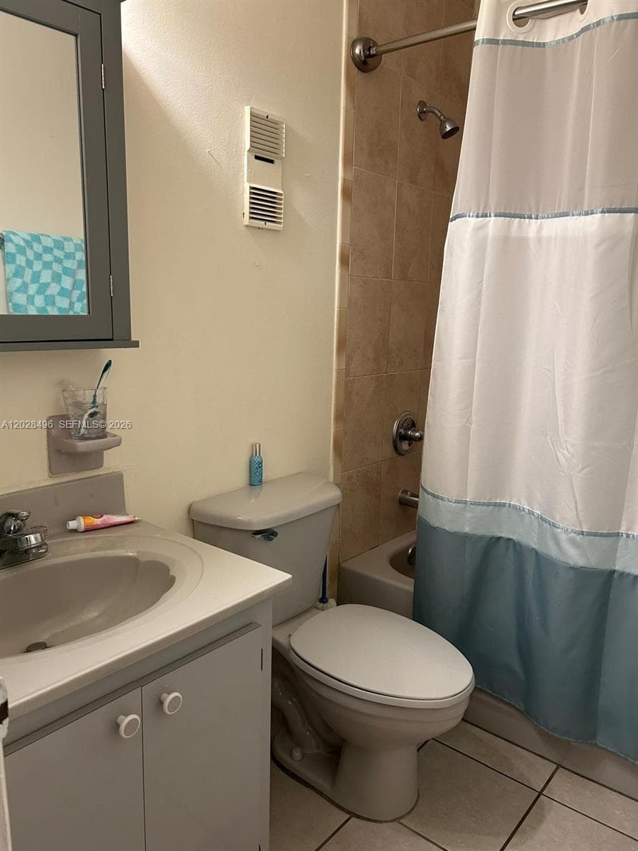 7033 NW 169th St, Hialeah FL 33015 photo 4