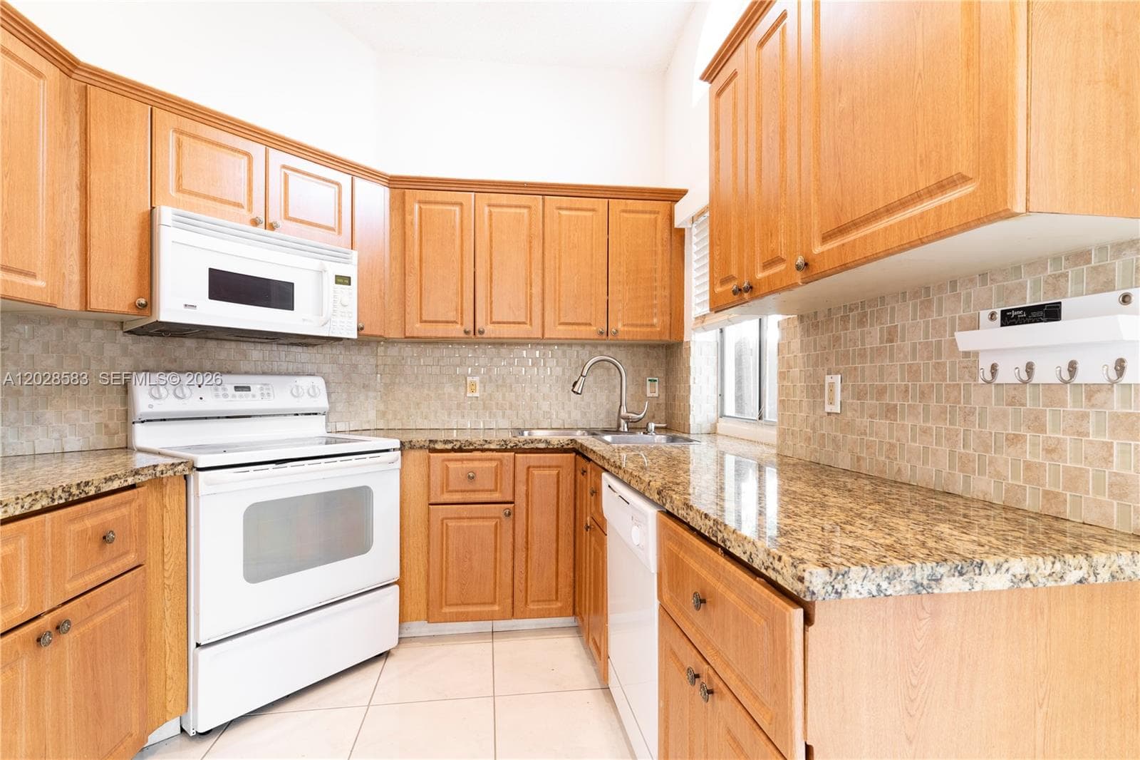 1341 Seagrape Cir, Weston FL 33326 photo 4