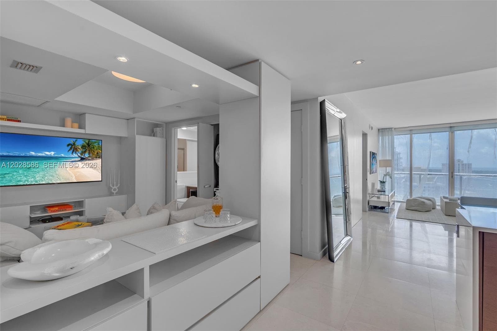 465 Brickell Ave # 2703, Miami FL 33131 photo 2